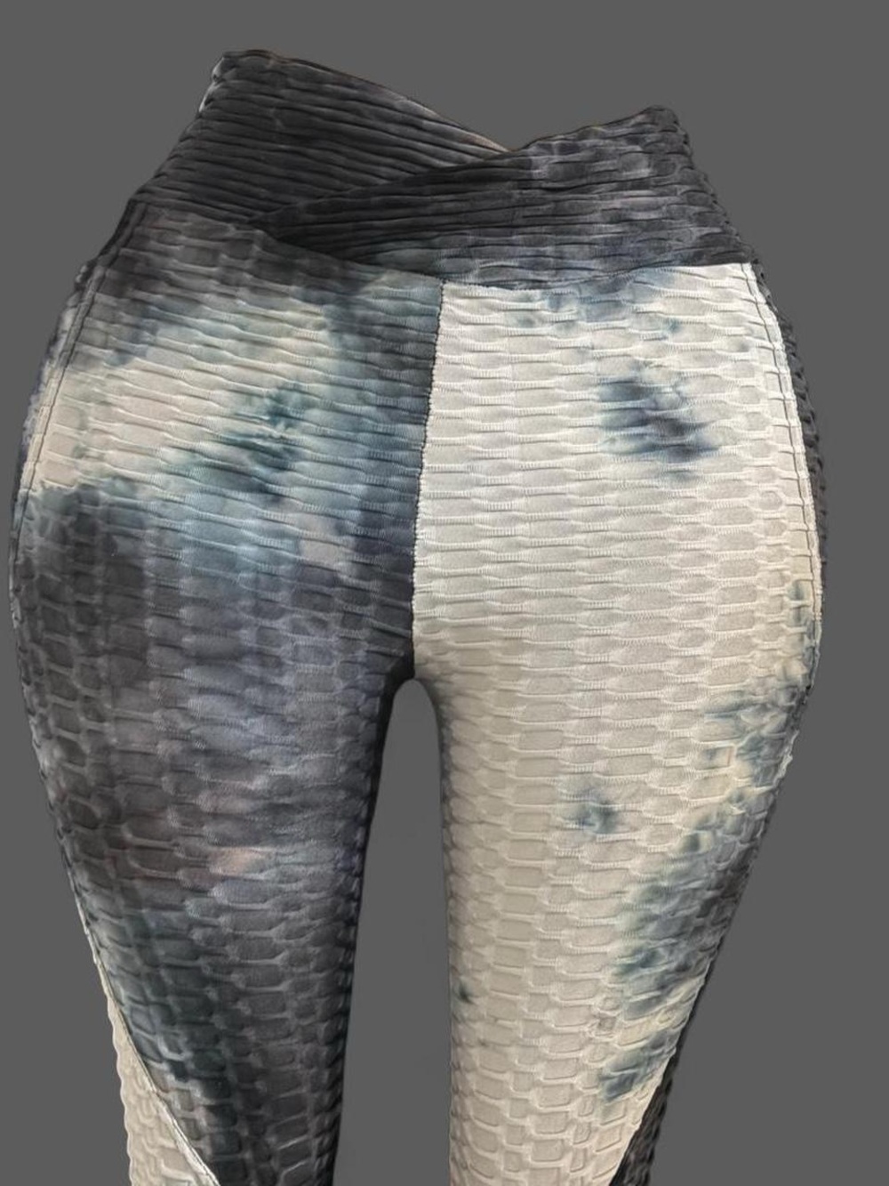 Premium Pets Fish Leggings in Black & White - Picture 3 of 8